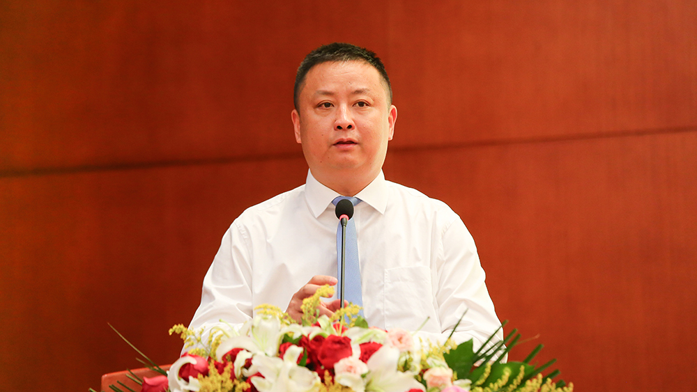 高進(jìn)華.jpg 高進(jìn)華.jpg