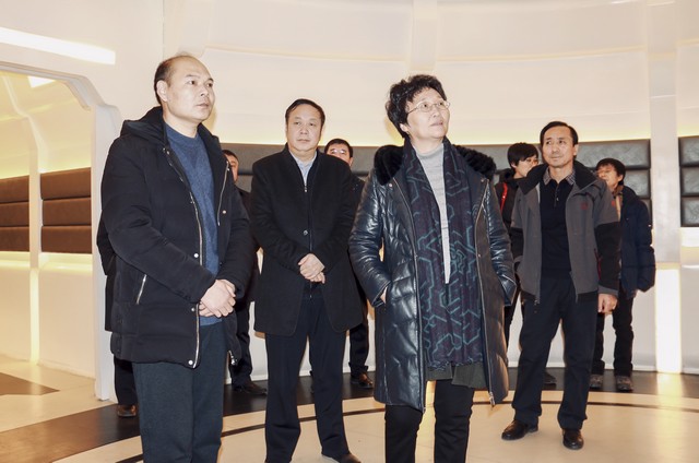 (2)王曉萍部長一行觀看科普短片.jpg (2)王曉萍部長一行觀看科普短片.jpg